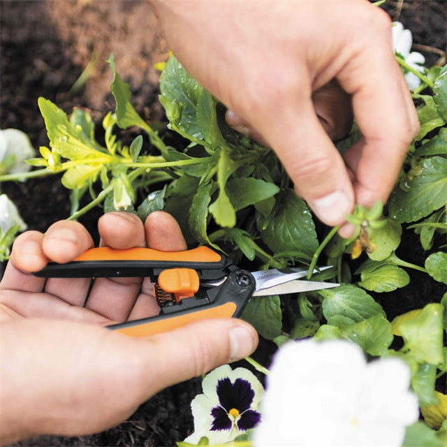 Fiskars Solid™ Micro-Tip® Gartenschere SP130