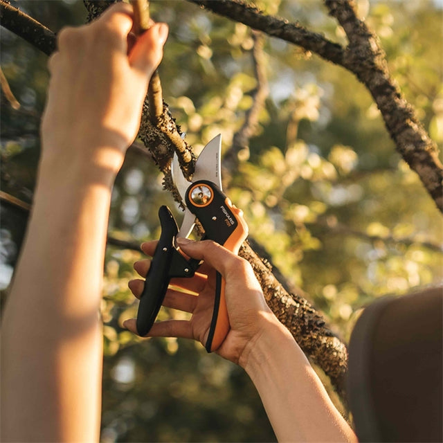 FISKARS Plus™ Power Lever Bypass-Gartenschere P721