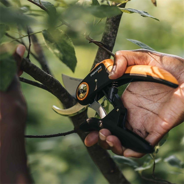 FISKARS Plus™ Power Lever Bypass-Gartenschere P721
