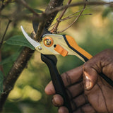 Fiskars Solid™ Metall Bypass-Gartenschere P331