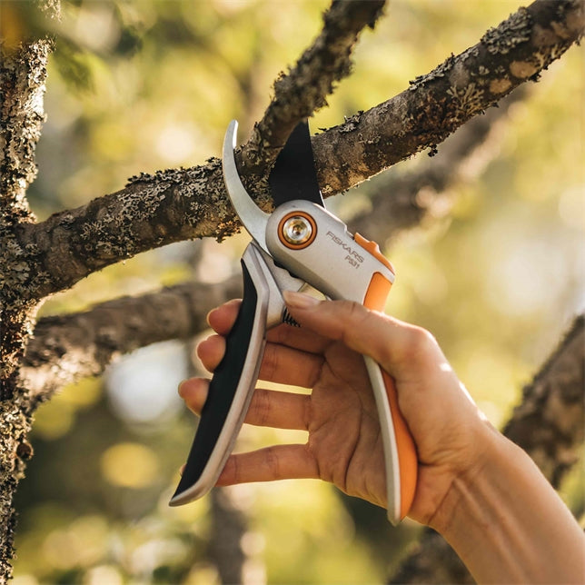 FISKARS Plus™ Metall Bypass-Gartenschere P531