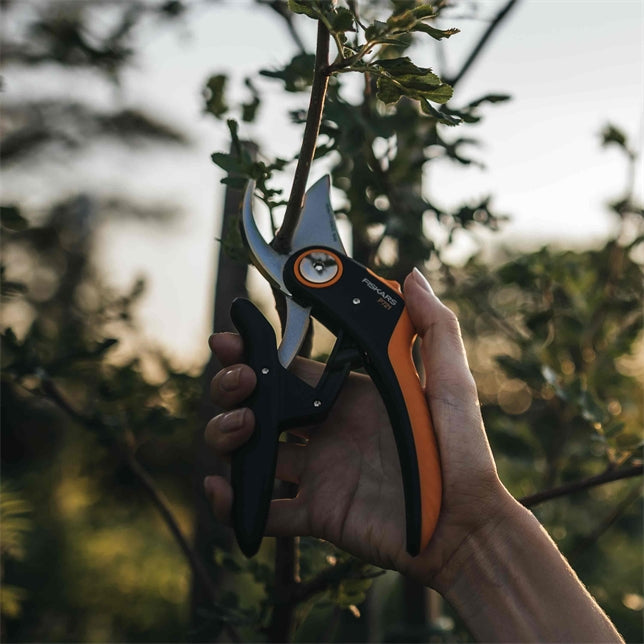 FISKARS Plus™ Power Lever Bypass-Gartenschere P721