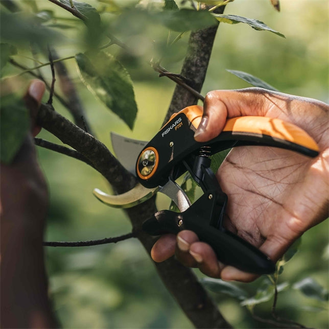FISKARS Plus™ Power Lever Bypass-Gartenschere P721